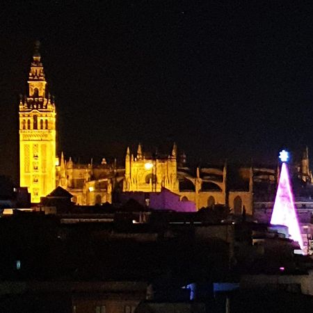 Avanti La Campana, Con Un Balcon Que Te Enamorara Del Ambiente De Sevilla Екстер'єр фото