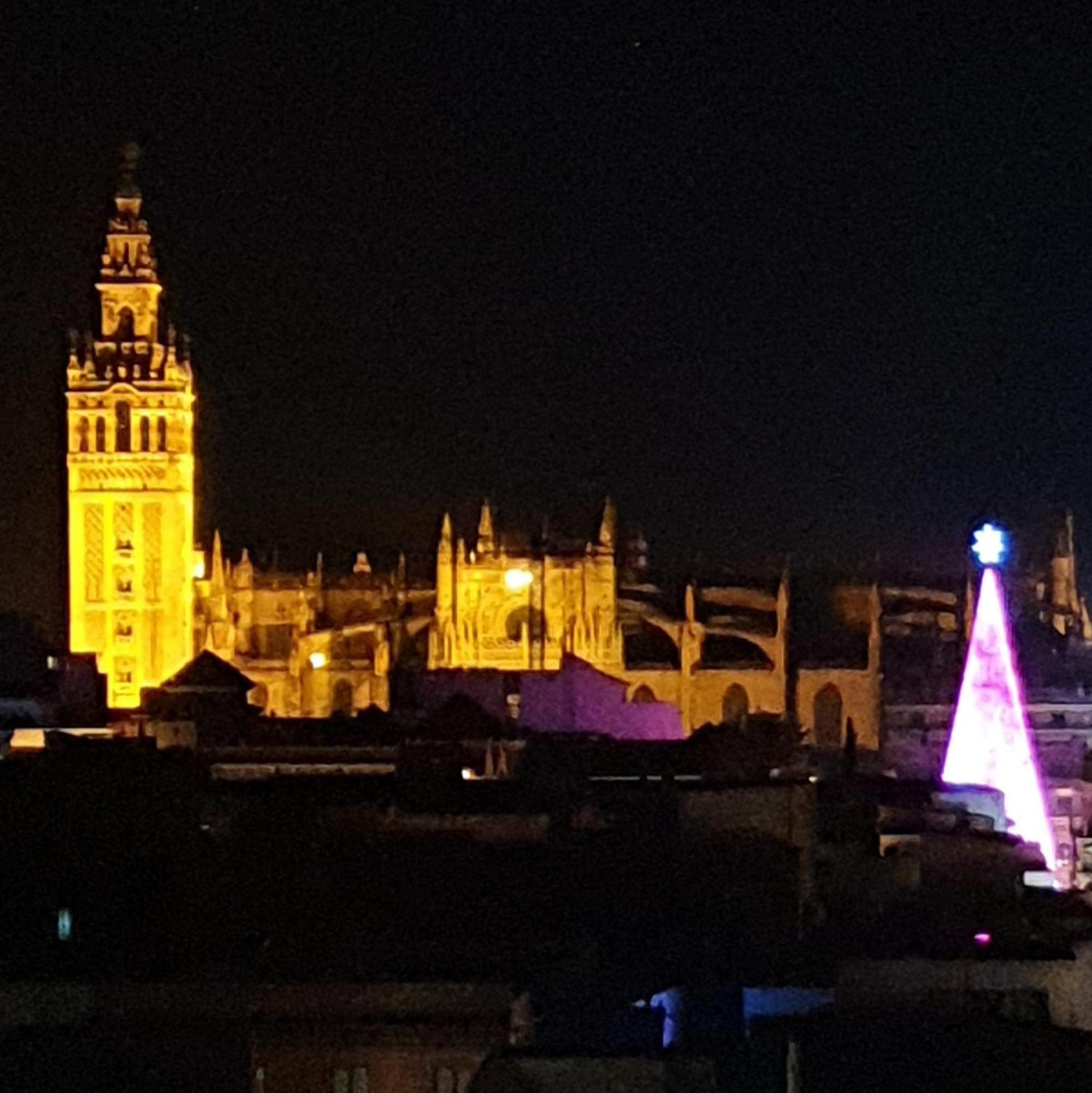 Avanti La Campana, Con Un Balcon Que Te Enamorara Del Ambiente De Sevilla Екстер'єр фото